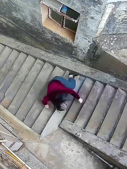 楼梯突袭