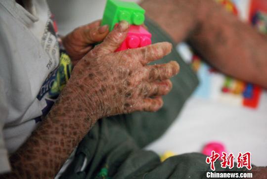玉米男孩图片